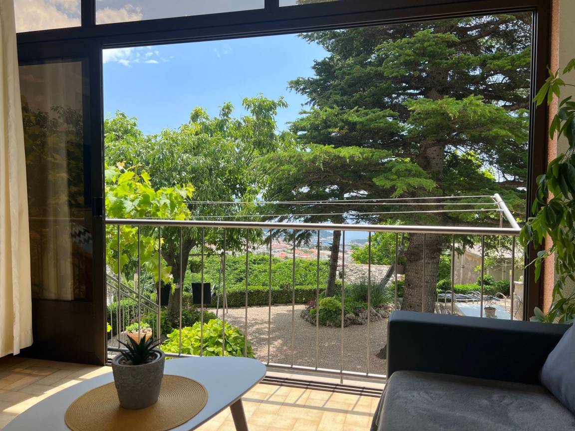 90 M² Apartment ∙ 2 Bedrooms ∙ 5 Guests - Promajna