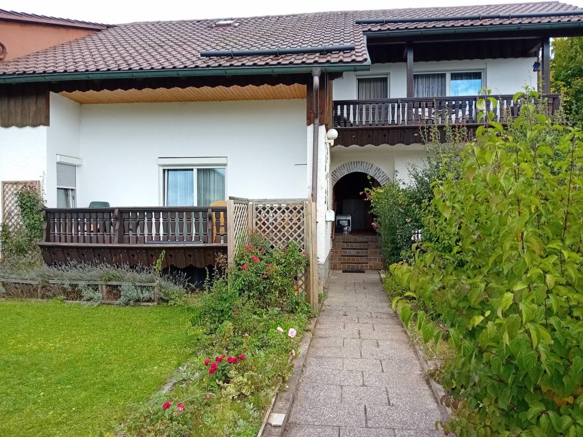 100 M² Apartment ∙ 1 Bedroom ∙ 2 Guests - Deggendorf