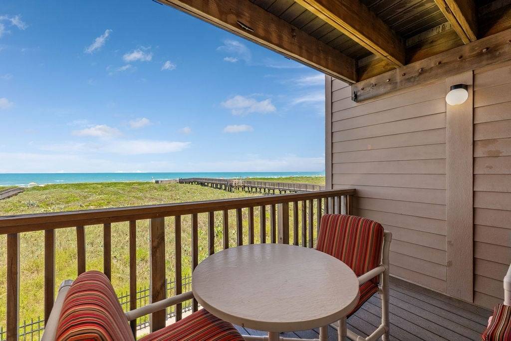 Condo ∙ 2 Bedrooms ∙ 4 Guests - Port Isabel, TX