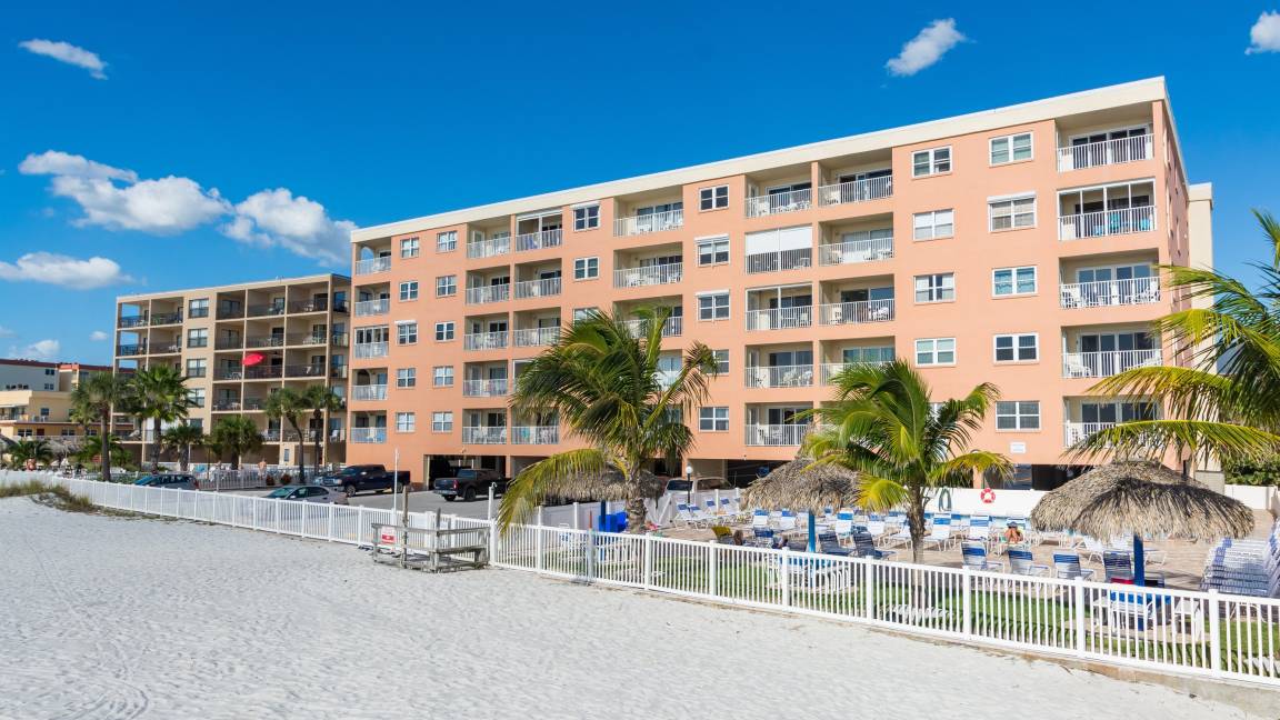 126 M² Condo ∙ 3 Bedrooms ∙ 8 Guests - Treasure Island, FL