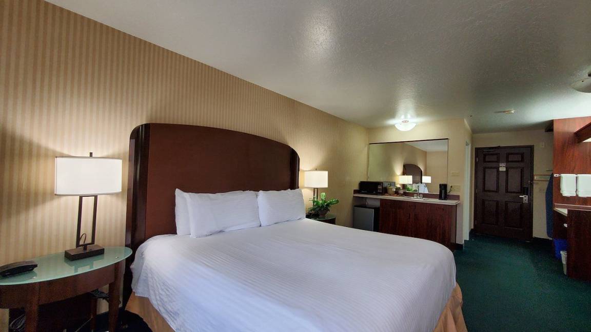 Hotel ∙ 1 Schlafzimmer ∙ 3 Gäste - Medford, OR