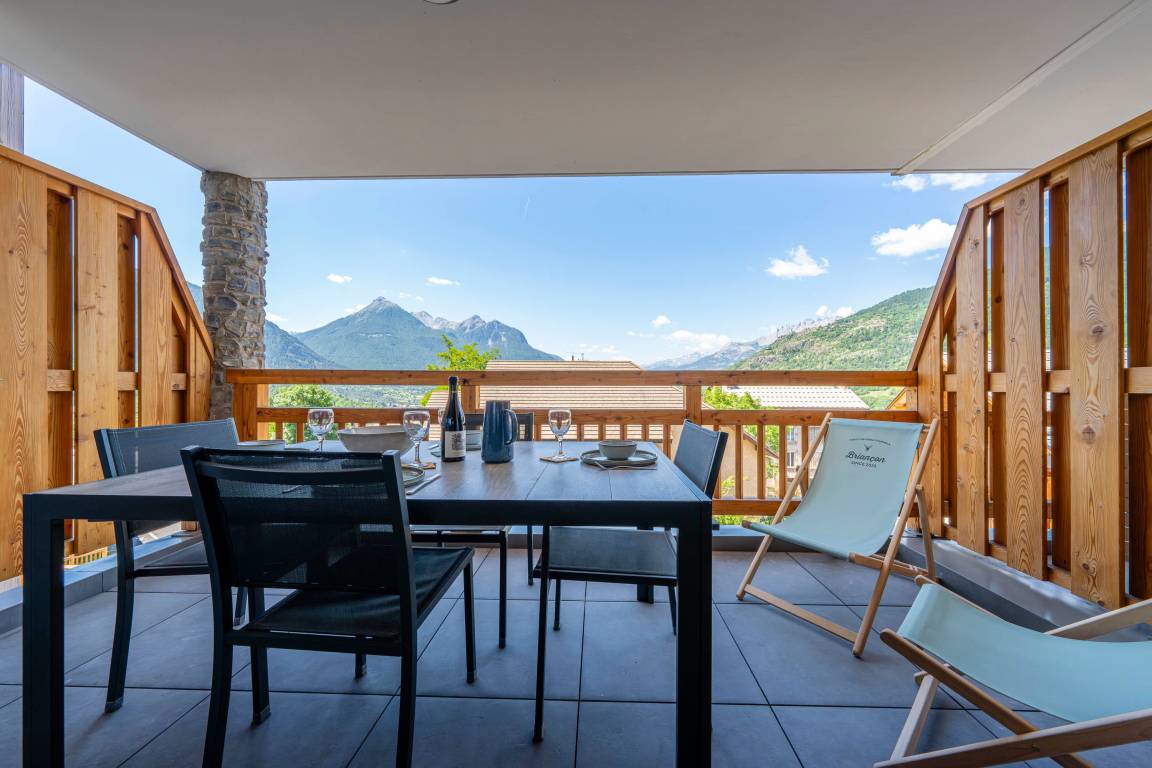 64 M² Appartement ∙ 2 Chambres ∙ 5 Personnes - Briançon