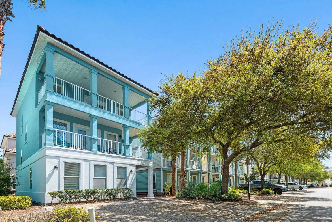 Apartment ∙ 6 Bedrooms ∙ 17 Guests - Destin, FL
