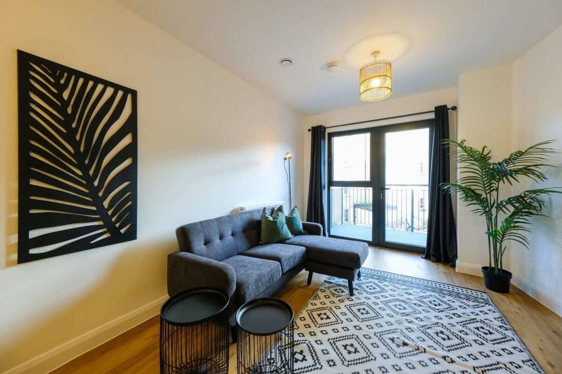 Apartment ∙ 2 Bedrooms ∙ 4 Guests - Ashton Gate Stadium