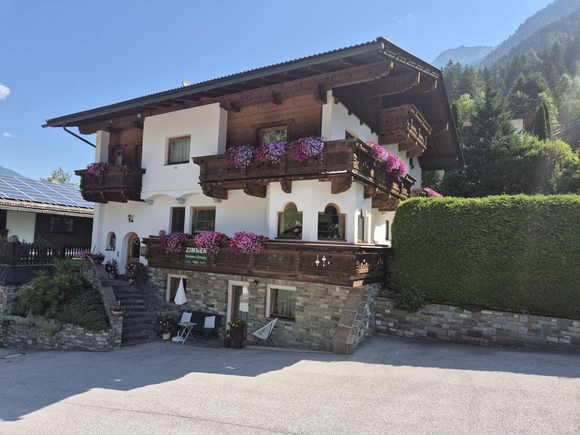 80 M² Ferienwohnung ∙ 2 Schlafzimmer ∙ 6 Gäste - Neustift im Stubaital