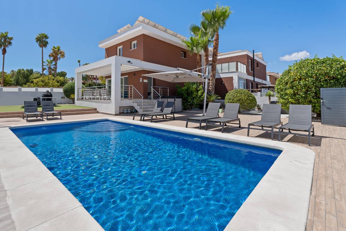 160 M² Villa ∙ 7 Schlafzimmer ∙ 12 Gäste - Santa Pola
