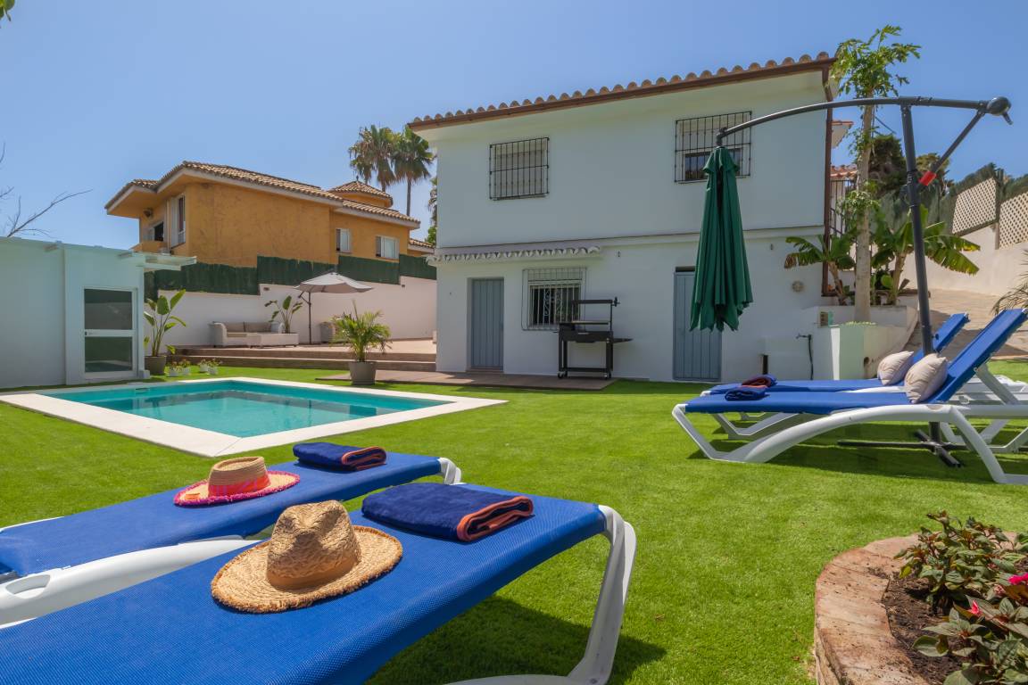 134 M² Villa ∙ 4 Bedrooms ∙ 8 Guests - Marbella
