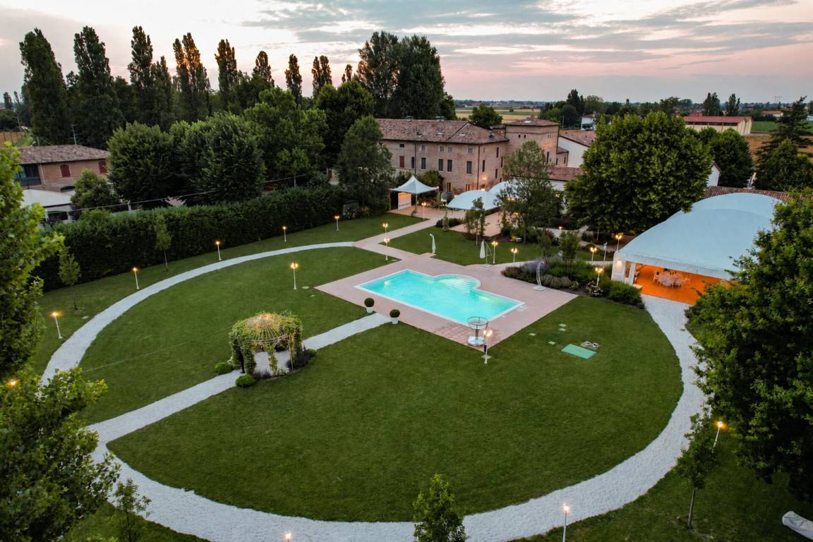 3500 M² Villa Vacanza ∙ 12 Camere Da Letto ∙ 30 Ospiti - Mirandola