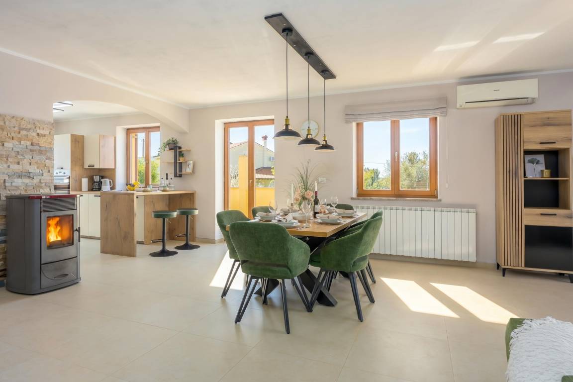 90 M² Apartment ∙ 2 Bedrooms ∙ 6 Guests - Koper
