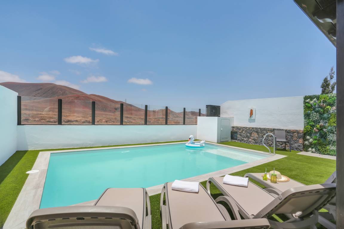 200 M² House ∙ 4 Bedrooms ∙ 8 Guests - Corralejo