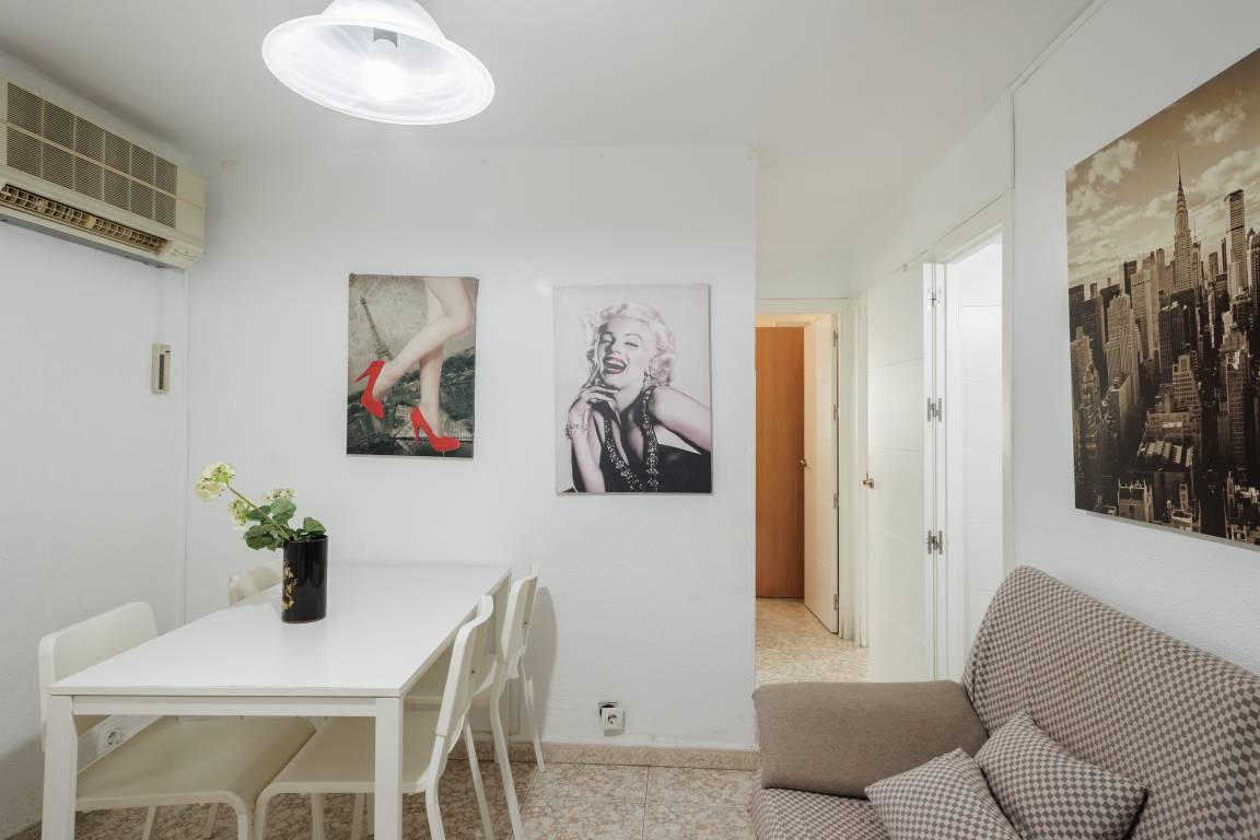 60 M² Ferienwohnung ∙ 3 Schlafzimmer ∙ 5 Gäste - Sevilla
