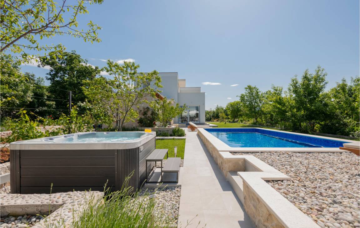 230 M² Ferienhaus ∙ 4 Schlafzimmer ∙ 8 Gäste - Solin