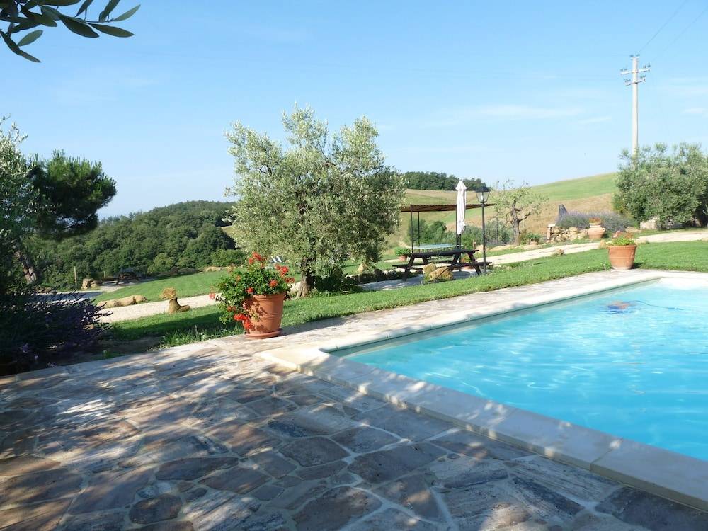 Casale a Torrita Di Siena con piscina, barbecue e giardino