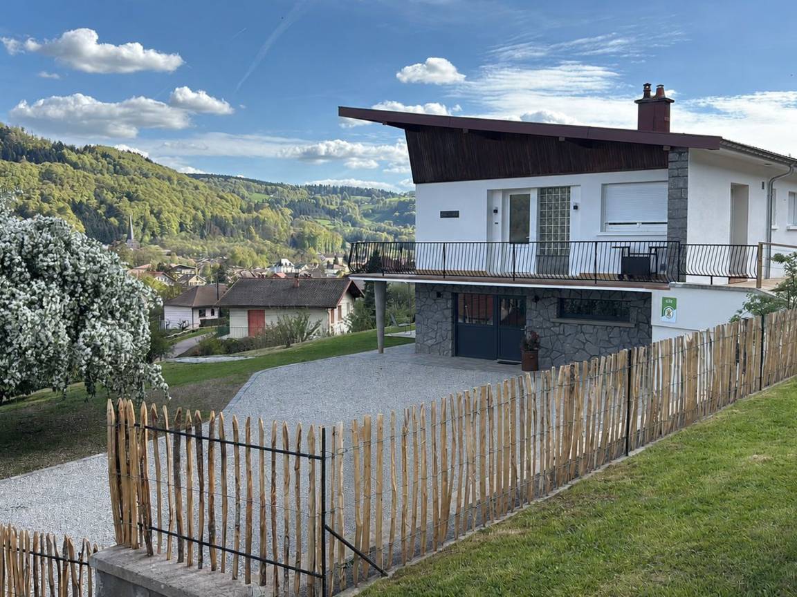 144 M² Casa Rural ∙ 3 Habitaciones ∙ 6 Huéspedes - Alpes