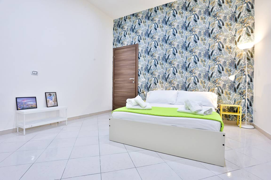 GuestHost - Track Station Studio Apartment - with Netflix