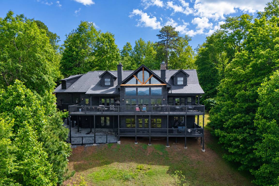 427 M² House ∙ 4 Bedrooms ∙ 10 Guests - Brevard, NC