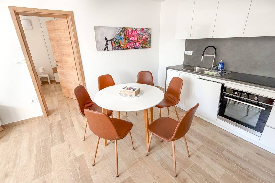65 M² Apartamento ∙ 2 Habitaciones ∙ 6 Huéspedes - Ljubljana