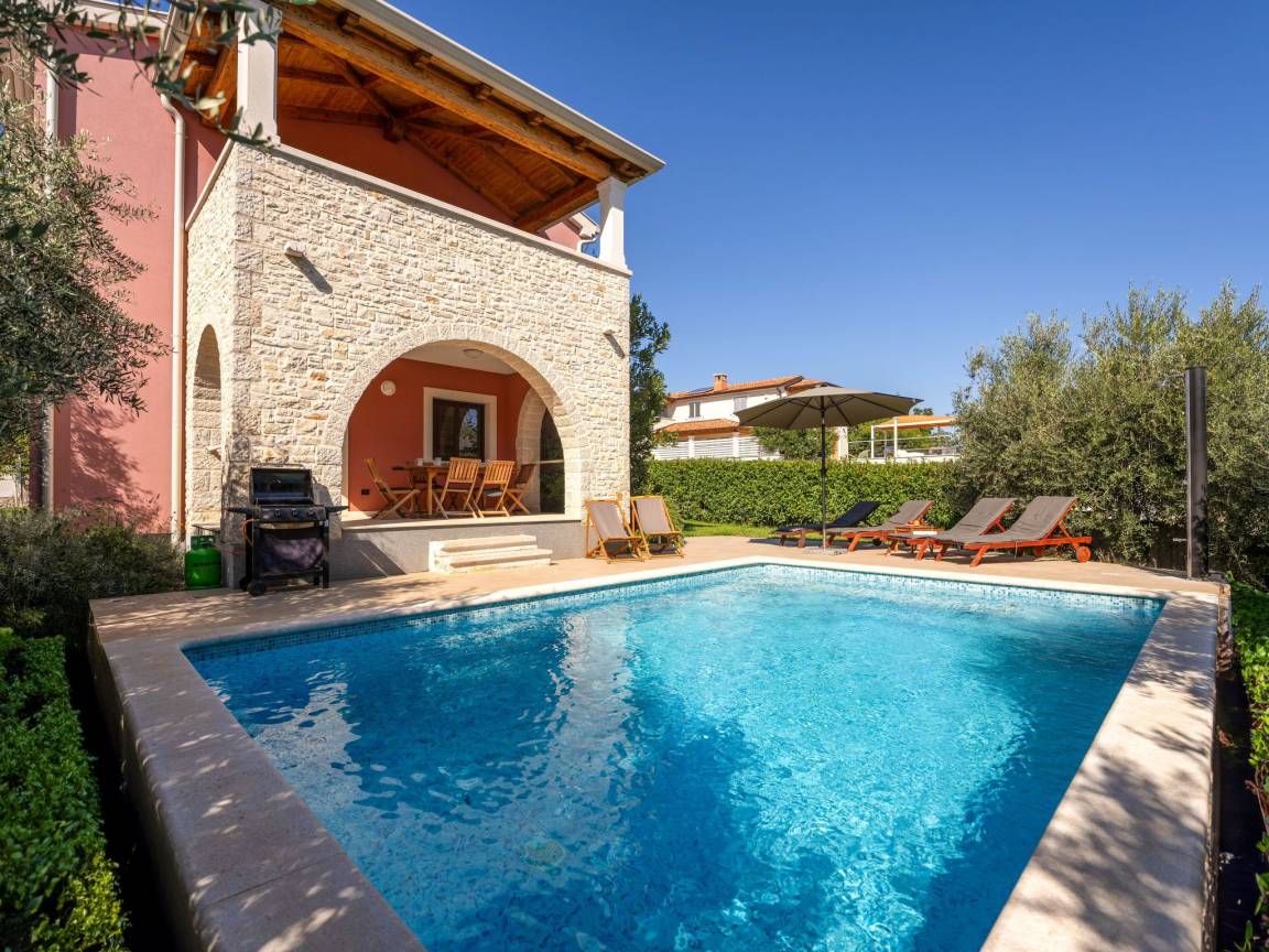 220 M² House ∙ 5 Bedrooms ∙ 8 Guests - Poreč