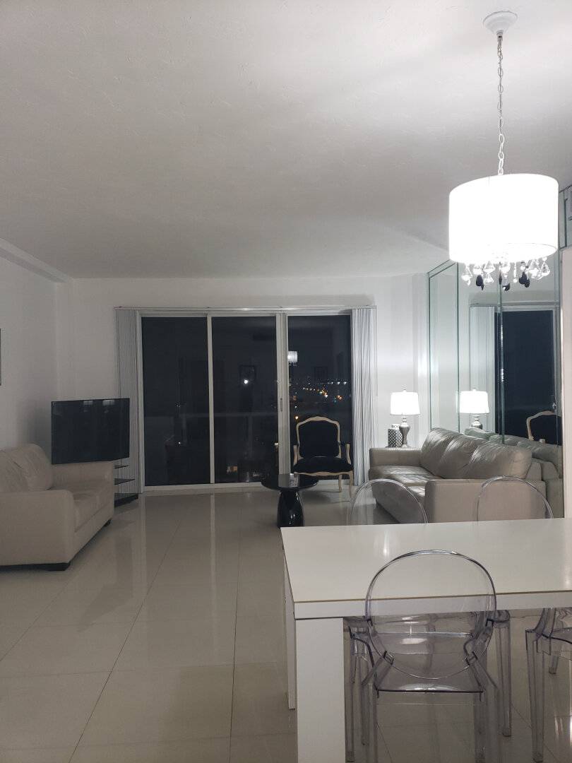 84 M² Condo ∙ 4 Guests - Surfside, FL