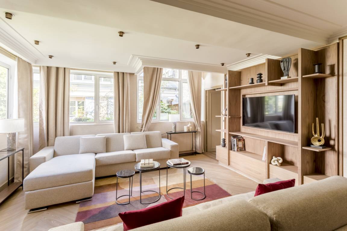 92 M² Appartement ∙ 2 Chambres ∙ 6 Personnes - Garches