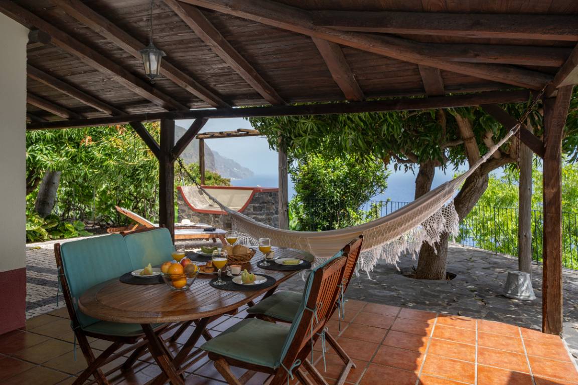 100 M² Cottage ∙ 2 Bedrooms ∙ 4 Guests - Portugal