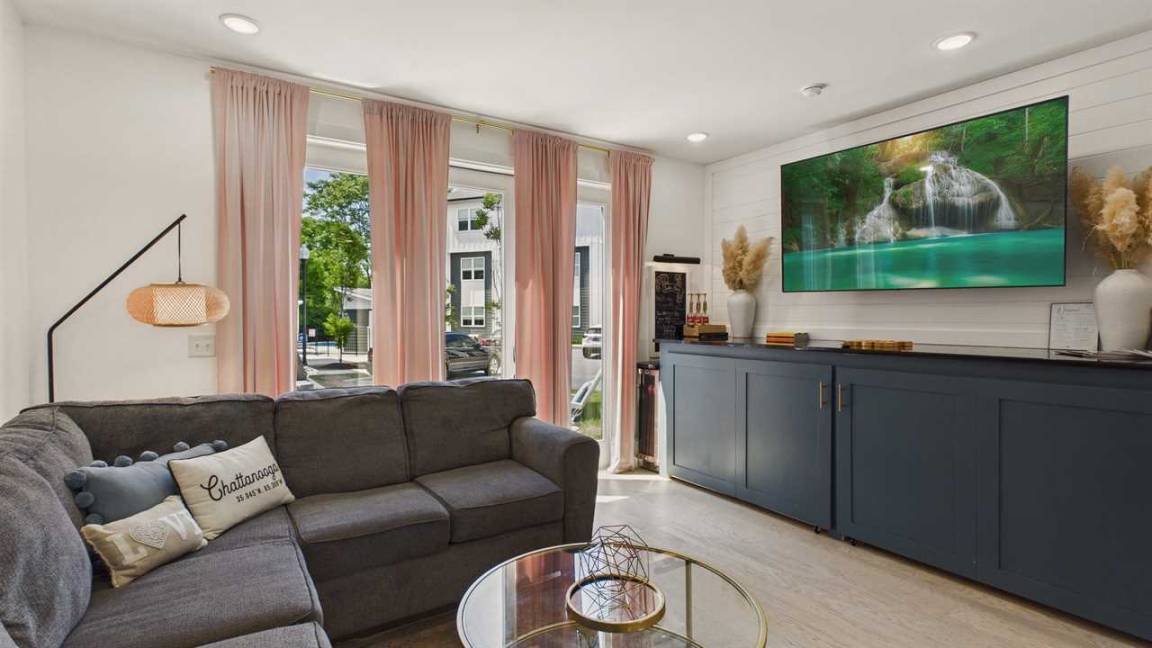 163 M² House ∙ 3 Bedrooms ∙ 9 Guests - Chattanooga, TN