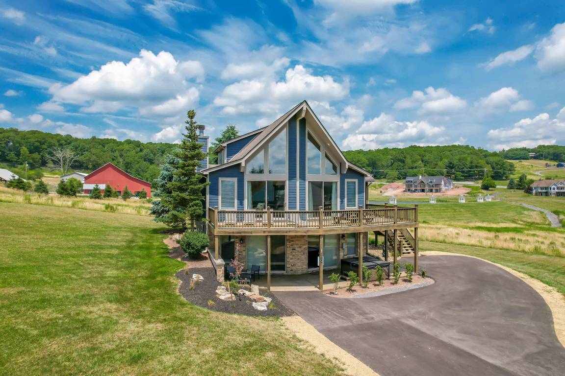 House ∙ 4 Bedrooms ∙ 9 Guests