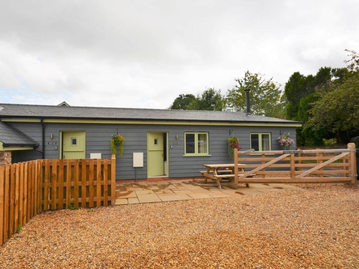 House ∙ 2 Bedrooms ∙ 4 Guests - Usk