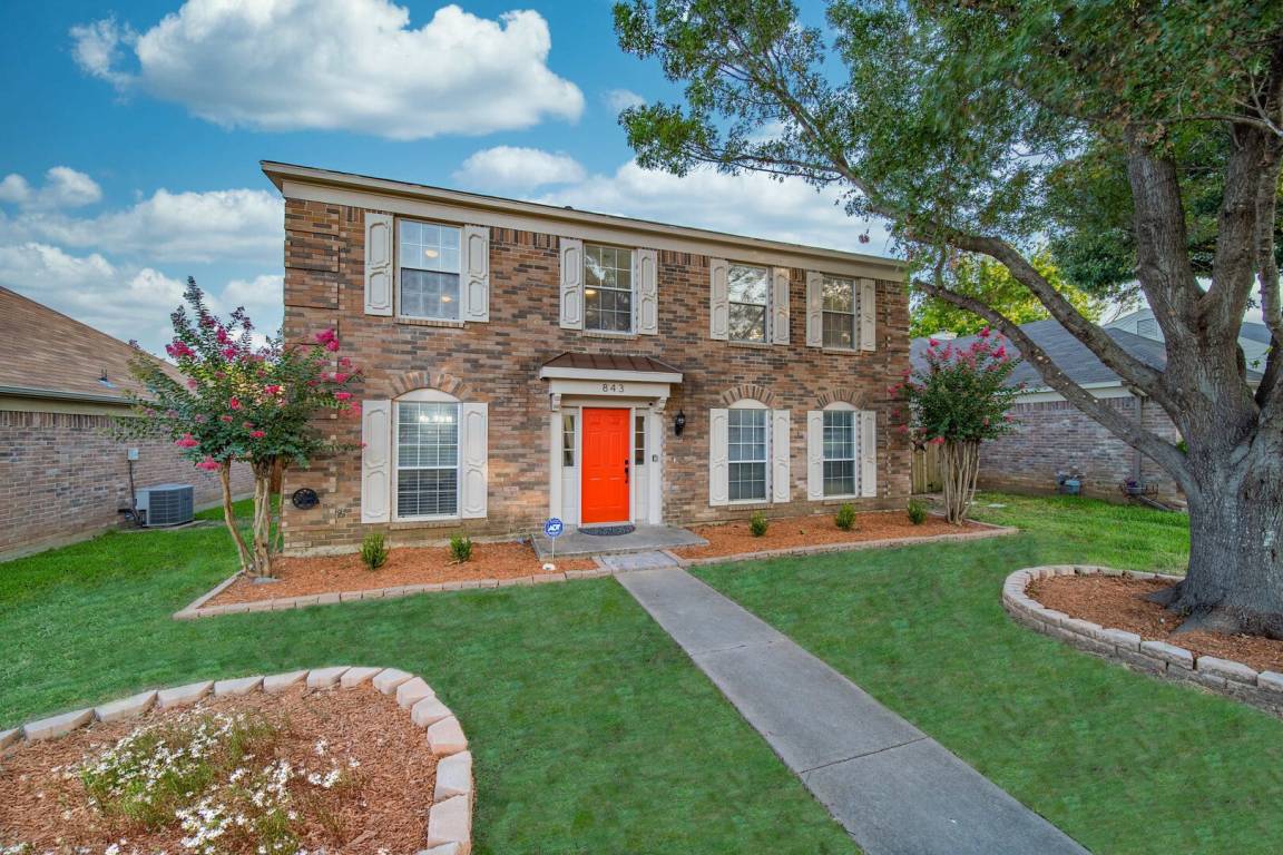 188 M² House ∙ 5 Bedrooms ∙ 10 Guests - Dallas, TX