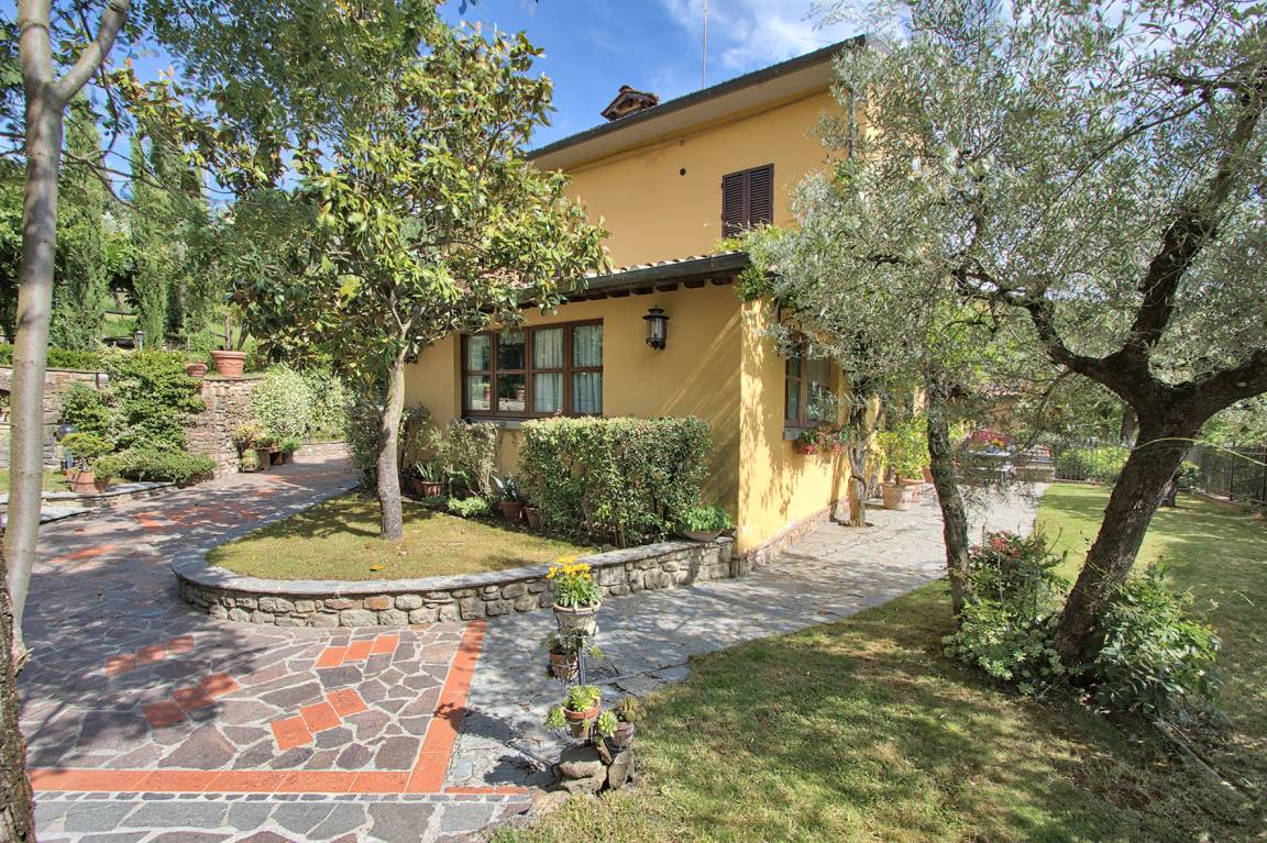 240 M² Villa ∙ 3 Makuuhuonetta ∙ 6 Vierasta - Arezzo
