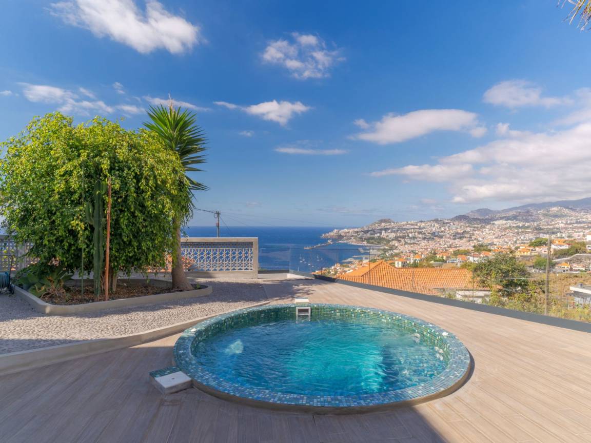 250 M² House ∙ 4 Bedrooms ∙ 6 Guests - Funchal