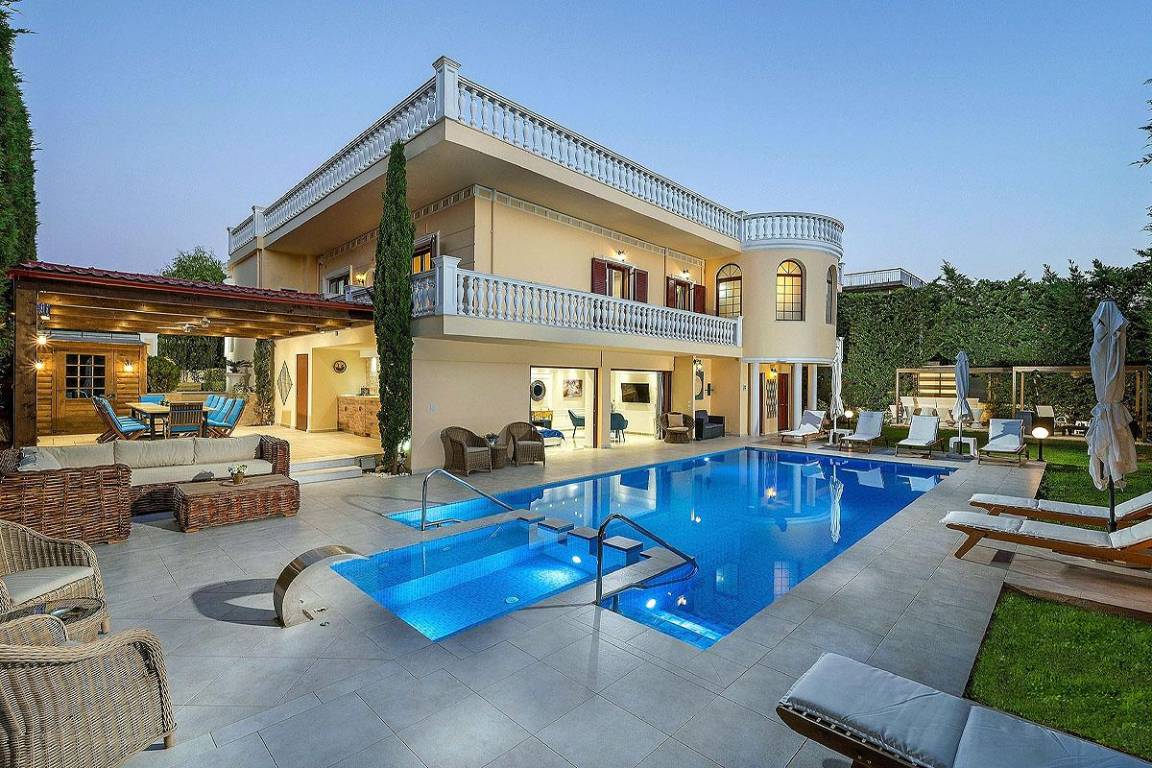 320 M² Villa ∙ 6 Bedrooms ∙ 14 Guests - Chania