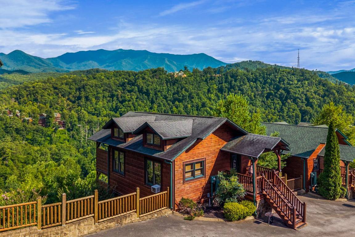 130 M² Cabin ∙ 2 Bedrooms ∙ 8 Guests - Gatlinburg, TN