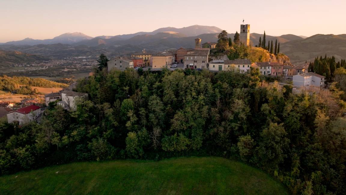 200 M² Apartment ∙ 2 Bedrooms ∙ 12 Guests - Urbino