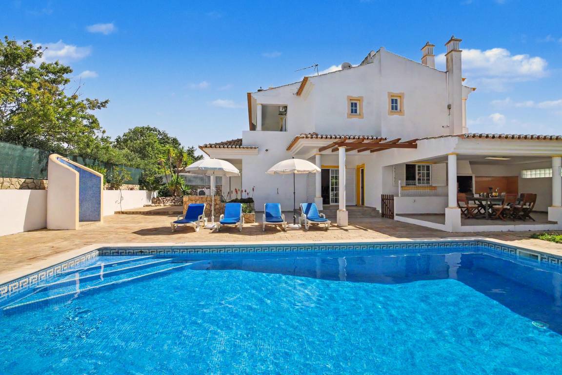 210 M² Villa ∙ 3 Bedrooms ∙ 6 Guests - Guia