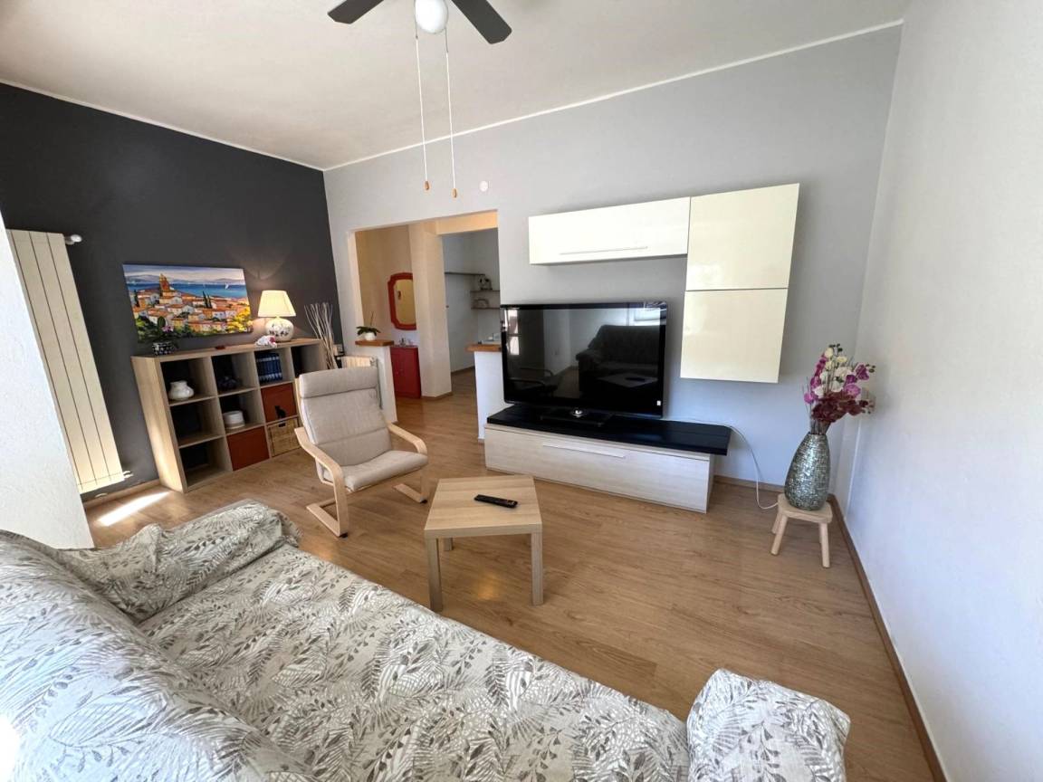 90 M² Huoneisto ∙ 2 Makuuhuonetta ∙ 6 Vierasta - Follonica