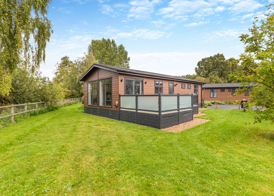 Chalet ∙ 4 Bedrooms ∙ 8 Guests - Norfolk