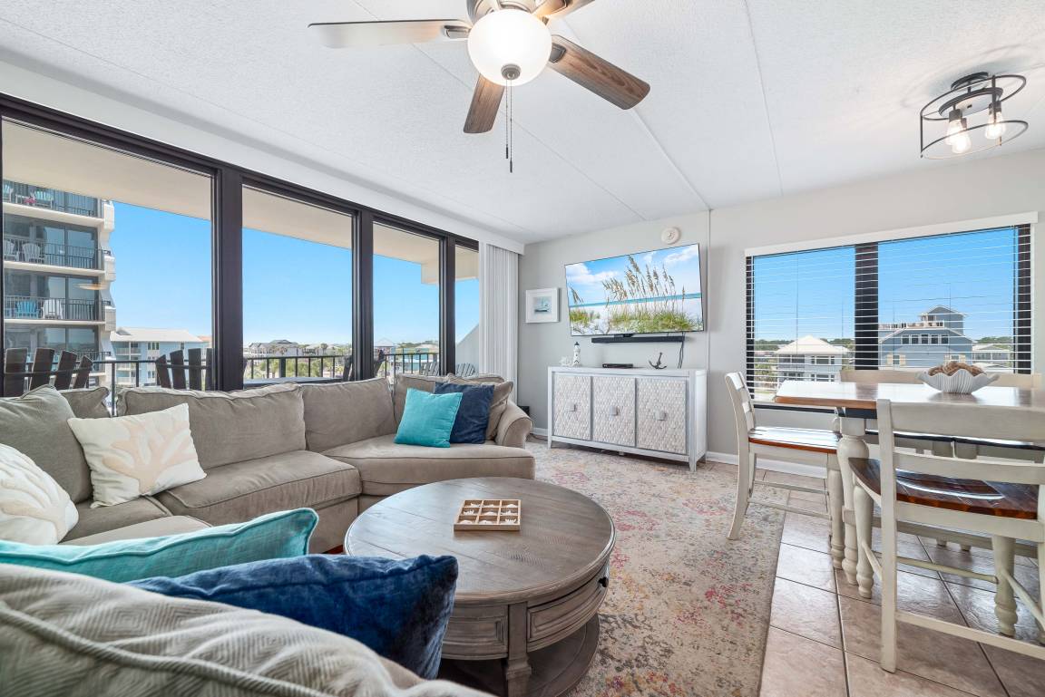 Condo ∙ 3 Bedrooms ∙ 8 Guests - Gulf Shores, AL