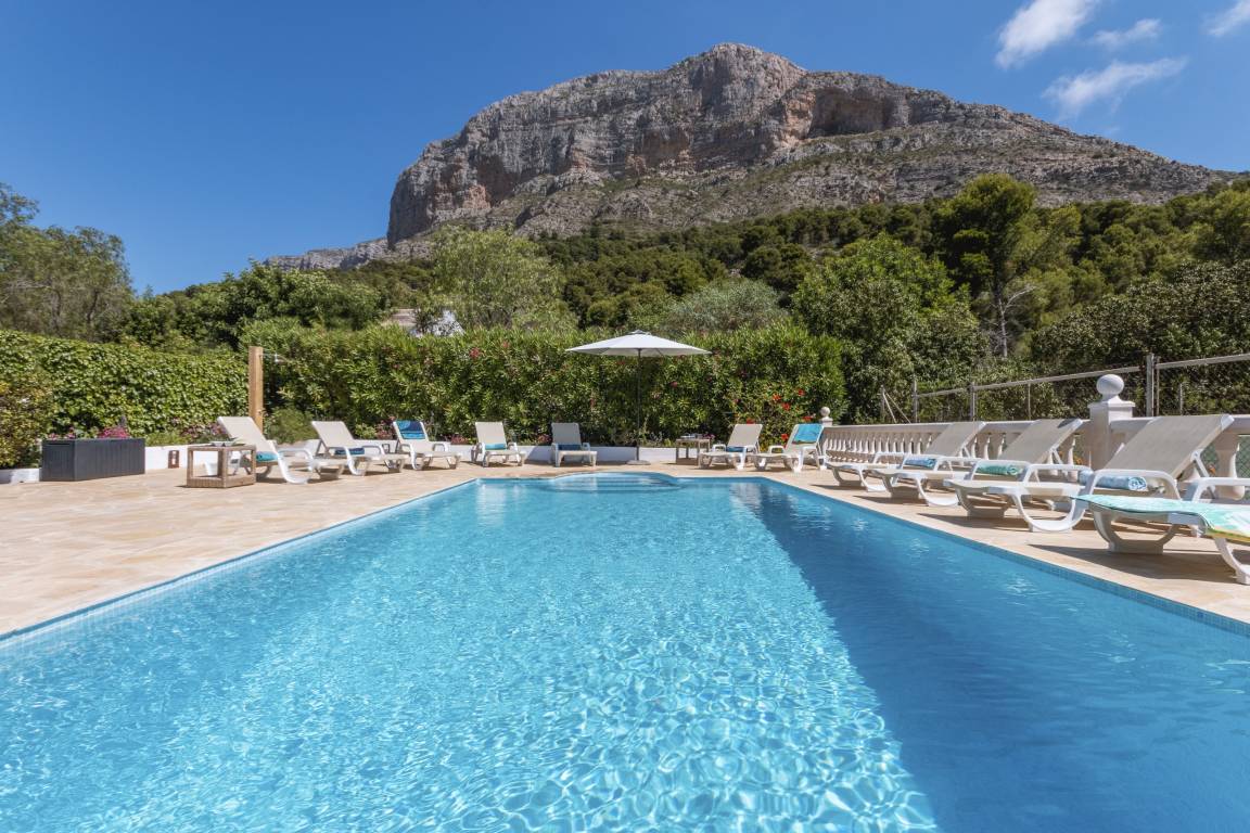 190 M² Villa ∙ 6 Bedrooms ∙ 12 Guests - Jávea