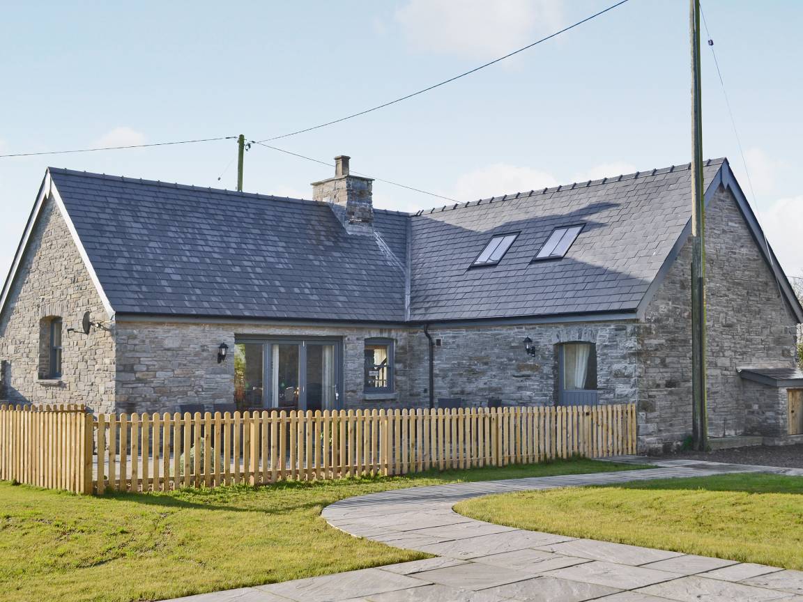 Cottage ∙ 2 Bedrooms ∙ 6 Guests - Burry Port