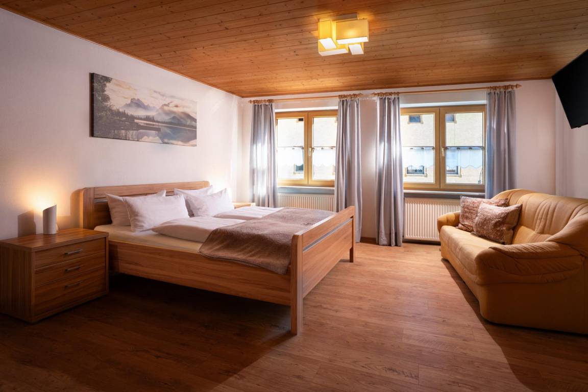 70 M² Ferienwohnung ∙ 2 Schlafzimmer ∙ 6 Gäste - Arnbruck