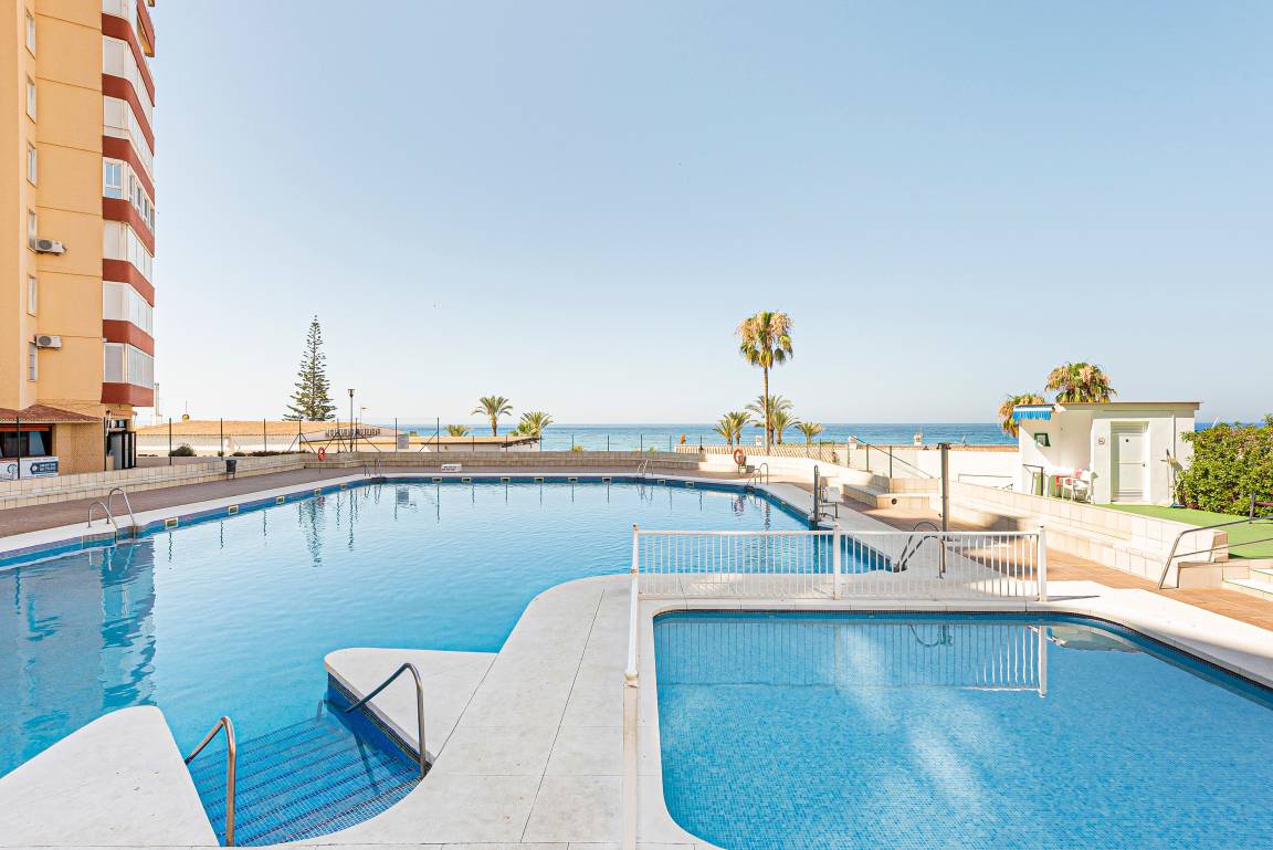 80 M² Apartamento ∙ 2 Habitaciones ∙ 4 Huéspedes - Torrox