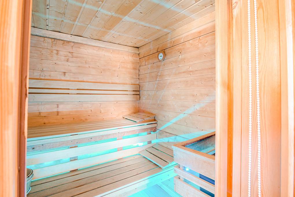 300 m² Ferienhaus ∙ 10 Schlafzimmer ∙ 28 Gäste – Bild 3