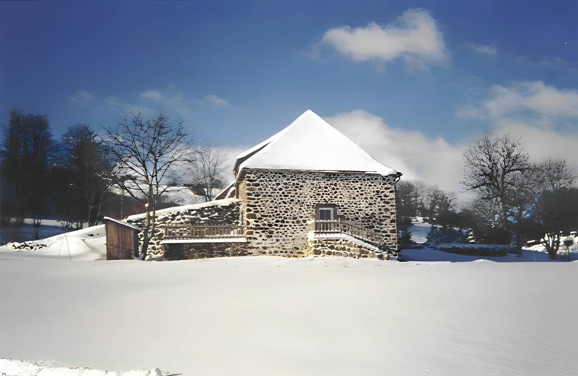 80 M² Cottage ∙ 2 Chambres ∙ 5 Personnes - Cantal