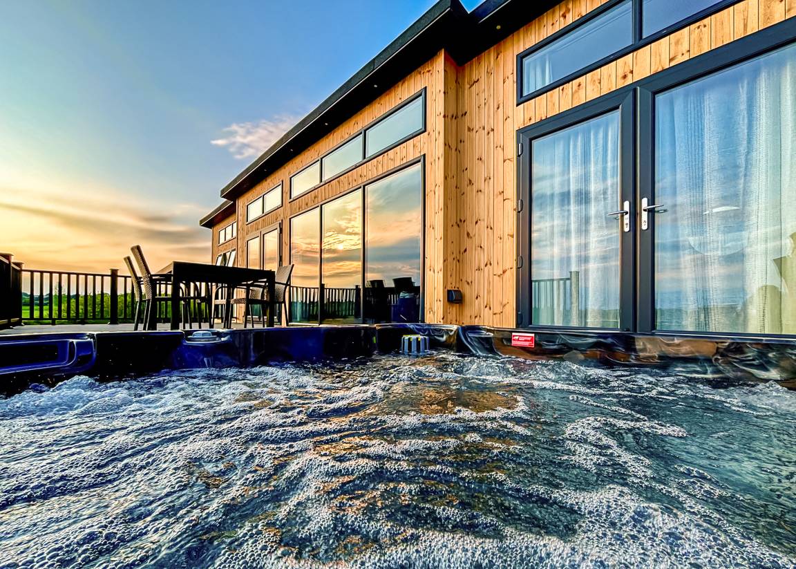 Chalet ∙ 2 Bedrooms ∙ 4 Guests - England