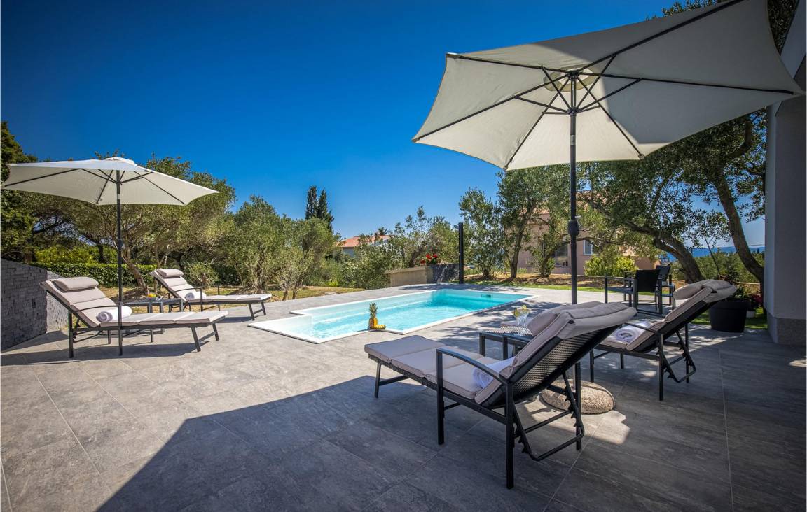 250 M² Maison De Vacances ∙ 4 Chambres ∙ 8 Personnes - Rab