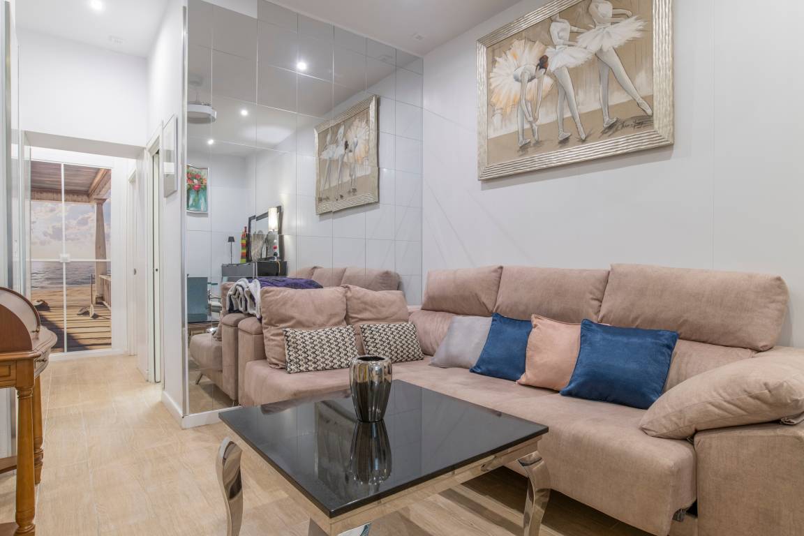 75 M² Apartamento ∙ 2 Habitaciones ∙ 6 Huéspedes - Cádiz