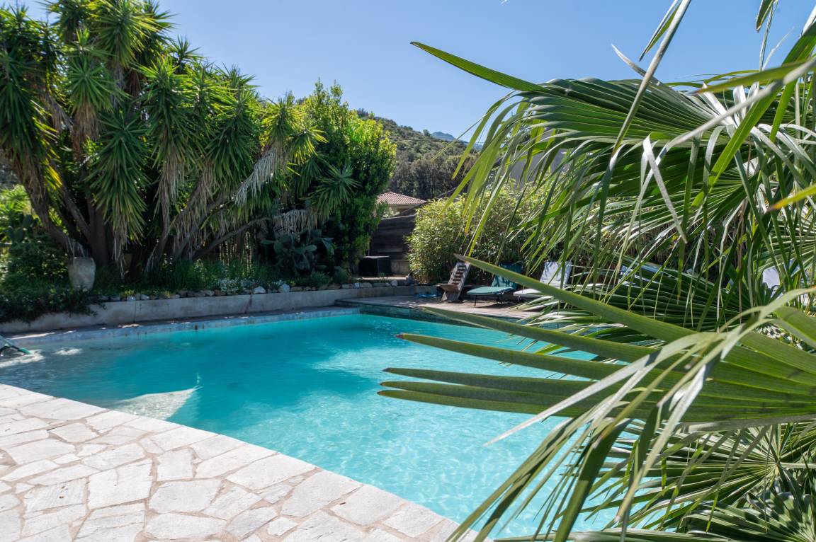 80 M² Huis ∙ 2 Slaapkamers ∙ 4 Gasten - Bastia