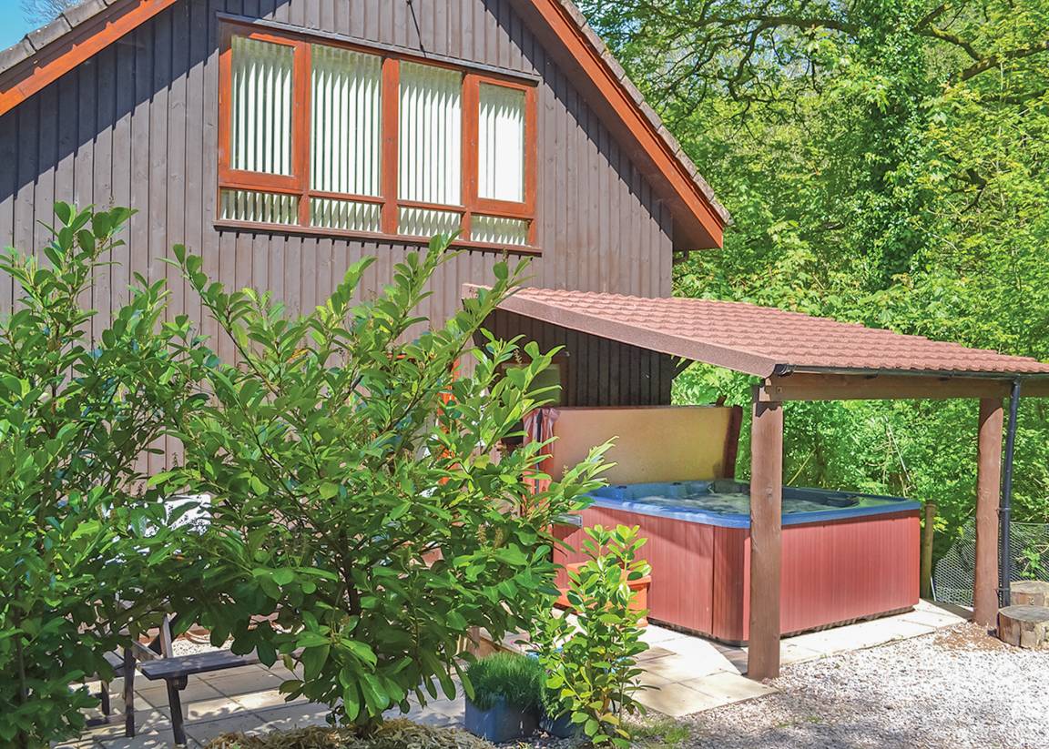 Chalet ∙ 4 Bedrooms ∙ 9 Guests - Somerset