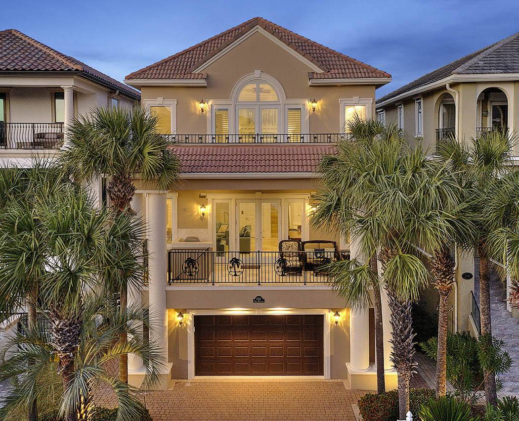 328 M² House ∙ 6 Bedrooms ∙ 20 Guests